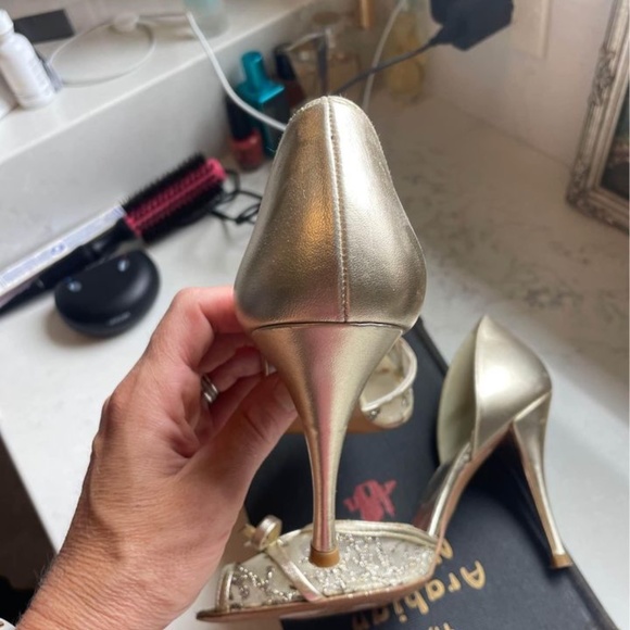 Stuart Weitzman Gold Peep Toe - Picture 4 of 5